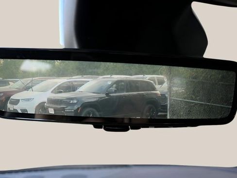 New 2025 Jeep Grand Cherokee Limited w/ Luxury Tech Group II image 25