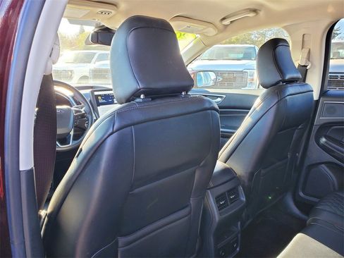 Used 2024 Ford Edge Titanium image 27