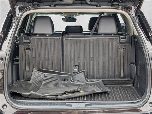Used 2022 Toyota Highlander XLE AWD/4WD image 6