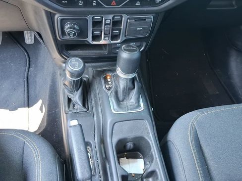 Used 2025 Jeep Gladiator Sport AWD/4WD image 21