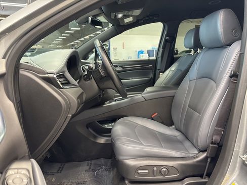 Used 2023 Buick Enclave Essence w/ Sport Touring Edition image 9