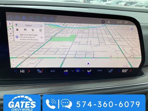 Used 2025 Chevrolet Suburban Z71 image 19