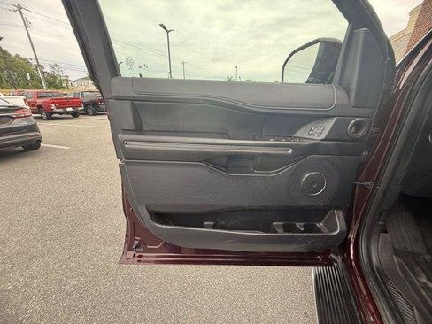 Used 2020 Ford Expedition XLT w/ Equipment Group 202A AWD/4WD image 19