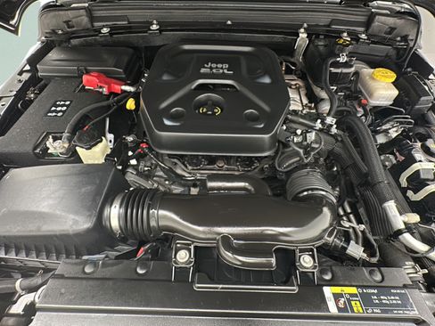 Used 2018 Jeep Wrangler Unlimited Sport S AWD/4WD image 19