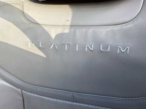 Used 2020 Ford Explorer Platinum w/ Premium Technology Package image 14