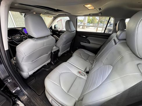 Certified 2023 Toyota Highlander XLE AWD/4WD image 48