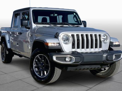 Used 2023 Jeep Gladiator Overland image 2