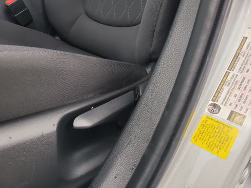 Used 2022 Toyota Corolla LE FWD image 17