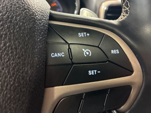 Used 2017 Jeep Grand Cherokee Limited image 26