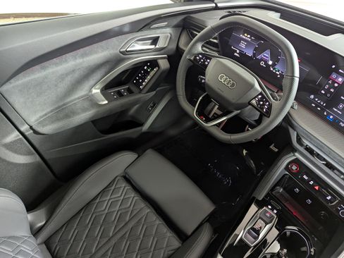 New 2025 Audi SQ5 Premium Plus image 9