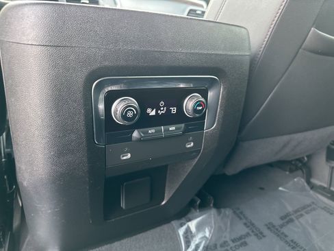 Used 2023 Chevrolet Suburban LT image 20