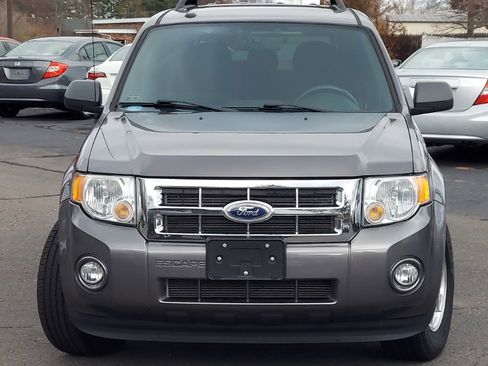 Used 2010 Ford Escape XLT image 2