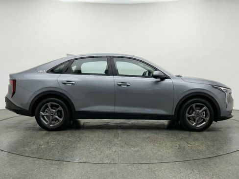 Used 2025 Kia K4 LXS image 11