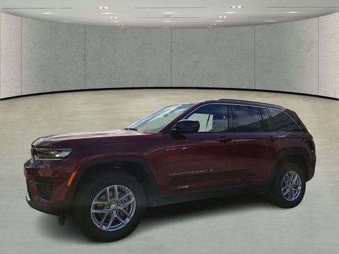 New 2026 Jeep Grand Cherokee Laredo image 1
