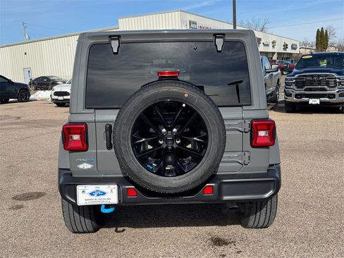 Used 2022 Jeep Wrangler Unlimited Sahara image 3