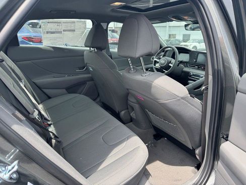New 2026 Hyundai Elantra SEL Sport FWD image 19