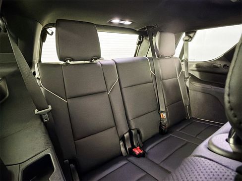 Used 2024 Cadillac Escalade Premium Luxury image 31