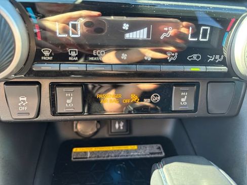 Used 2019 Toyota RAV4 XSE AWD/4WD image 19