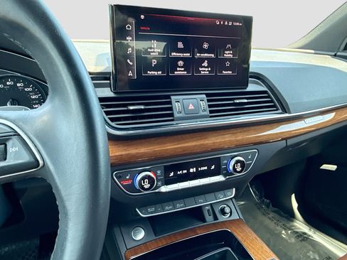 Used 2021 Audi Q5 Premium w/ Convenience Package image 27