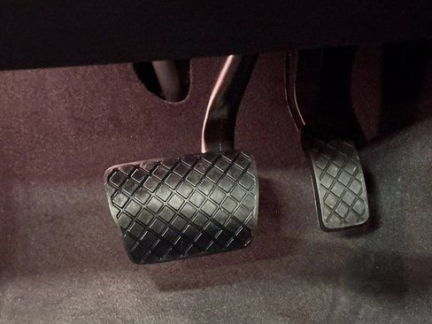 Certified 2025 Porsche Cayenne Coupe image 37