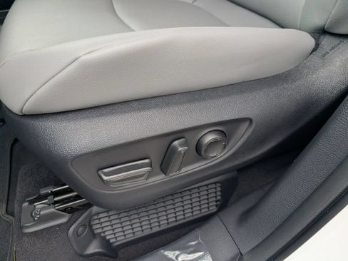 New 2026 Toyota Sienna XLE FWD image 18