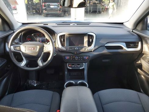 Used 2024 GMC Terrain SLE w/ Driver Convenience Package FWD image 11