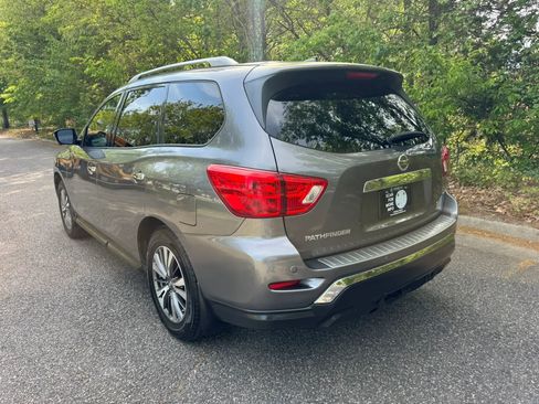 Used 2017 Nissan Pathfinder SL w/ SL Tech Package image 2