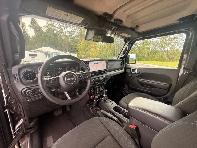 Used 2024 Jeep Wrangler Unlimited Rubicon 4xe AWD/4WD image 15