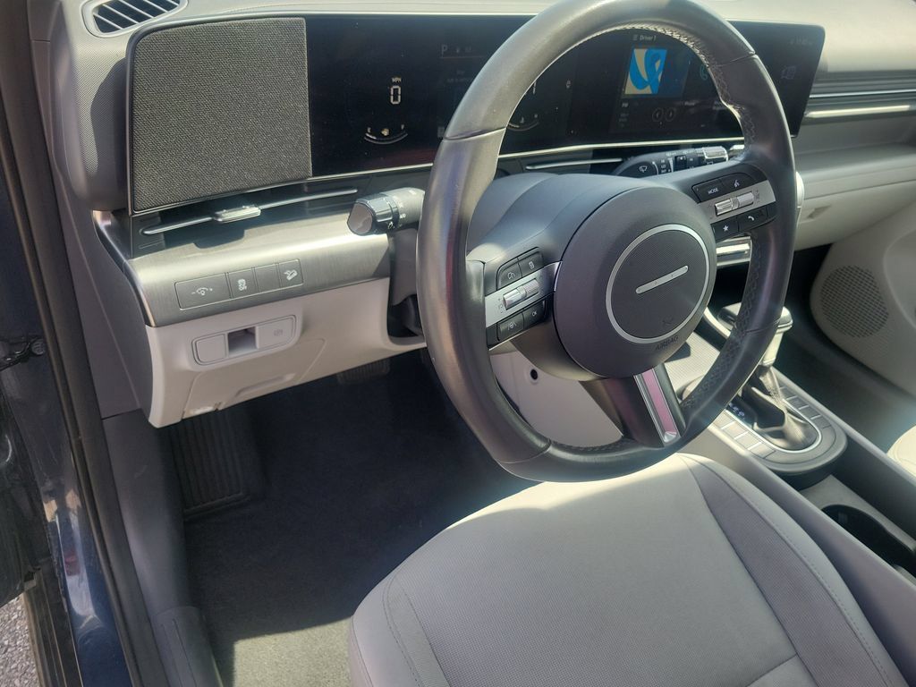 Used 2025 Hyundai Kona SEL FWD image 12