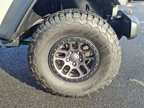 Used 2022 Jeep Wrangler Unlimited Rubicon w/ Xtreme Recon 35" Tire Package image 8