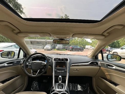 Used 2015 Ford Fusion SE w/ Equipment Group 502A FWD image 10