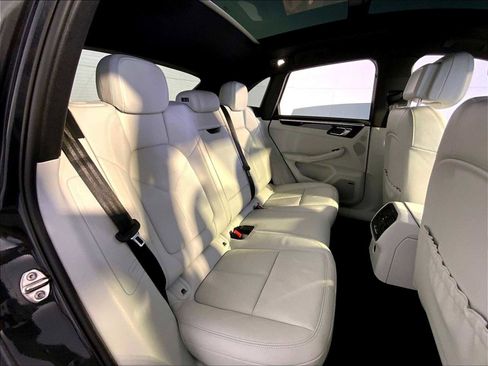 Certified 2023 Porsche Macan S AWD/4WD image 23