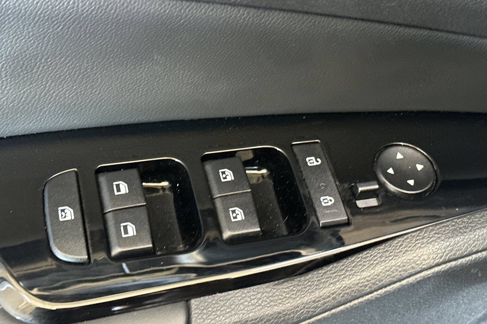 Used 2025 Kia Sportage SX FWD image 12