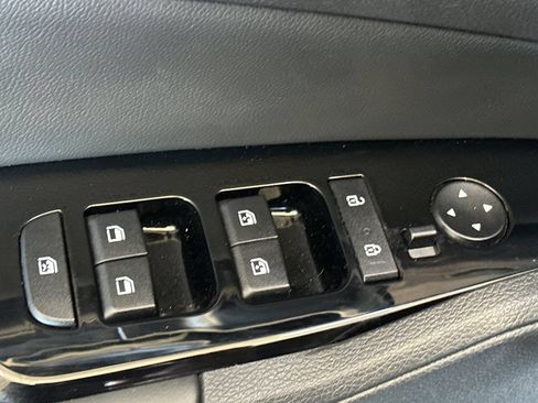 Used 2025 Kia Sportage SX FWD image 12