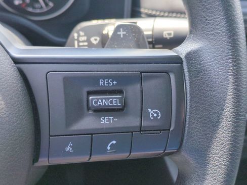 Used 2024 Nissan Rogue S AWD/4WD image 20