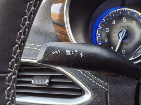 Used 2023 Chrysler Pacifica Limited image 19