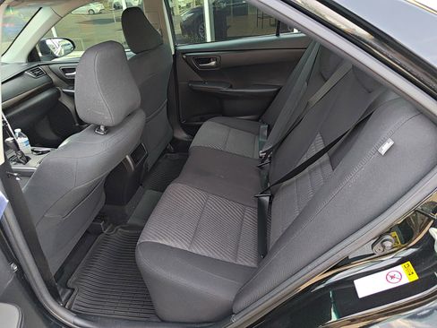 Used 2017 Toyota Camry LE image 10