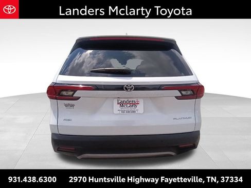 Used 2025 Toyota Grand Highlander AWD image 4