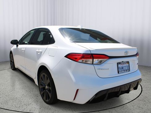 Used 2023 Toyota Corolla SE w/ SE Premium Package FWD image 6