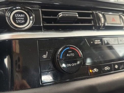 Used 2024 Nissan Pathfinder SL AWD/4WD image 15