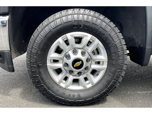 Used 2021 Chevrolet Silverado 2500 LT AWD/4WD image 9