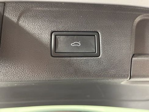 Used 2025 Volkswagen Atlas SE image 53