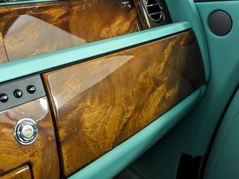 Used 2013 Rolls-Royce Phantom Drophead Coupe RWD image 32