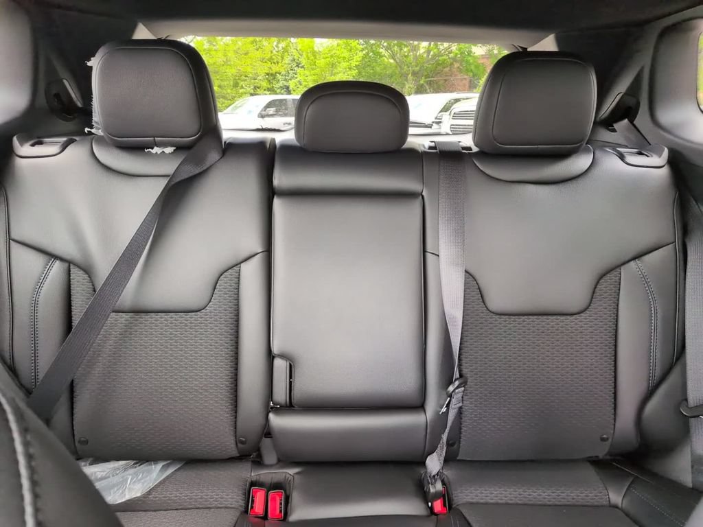 New 2026 Jeep Compass Latitude AWD/4WD image 31