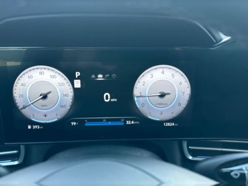 Used 2025 Hyundai Elantra Limited FWD image 14