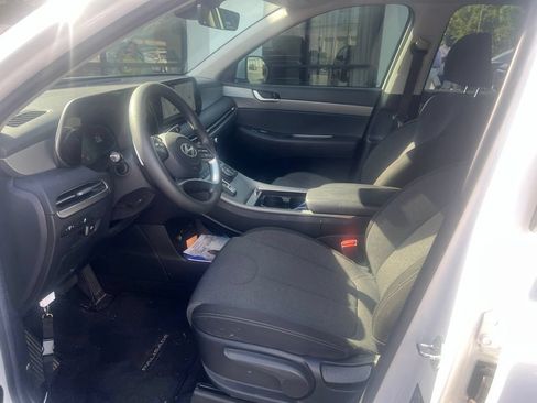 Used 2024 Hyundai Palisade SE FWD image 2