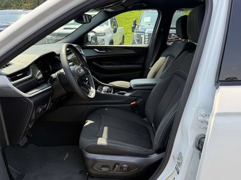 Used 2024 Jeep Grand Cherokee L Laredo AWD/4WD image 11