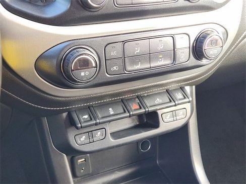 Used 2016 GMC Canyon SLT w/ Driver Alert Package image 21