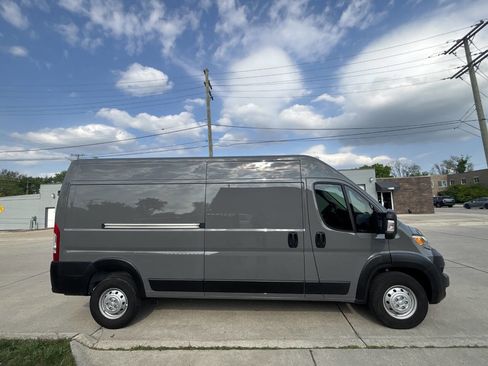 Used 2023 RAM ProMaster 2500 w/ Premium Appearance Group image 19