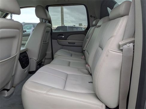 Used 2010 Chevrolet Avalanche LT image 13